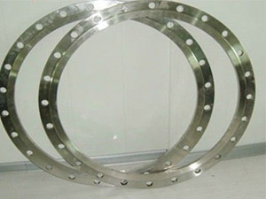 選購不銹鋼法蘭人孔應注意的四大要點及安裝要求